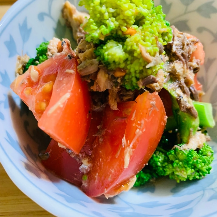 丸ごとサバ缶！ブロッコリーとトマトとサバ缶のサラダ